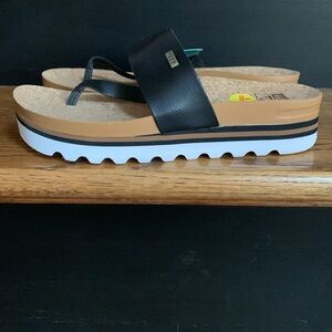 Reef. Size 10 black thong sandals.  New with tags